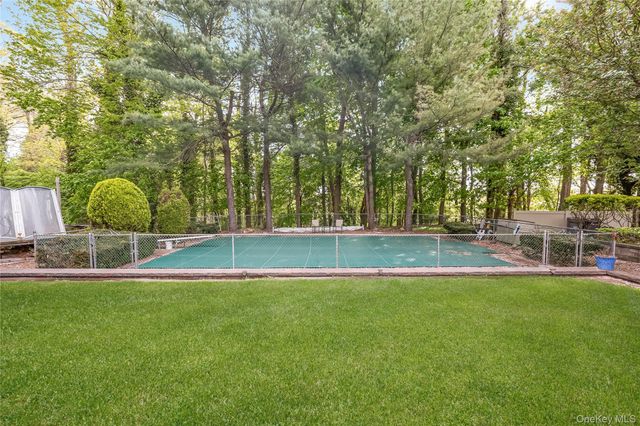 6 Green Knoll Court, Northport, NY 11768