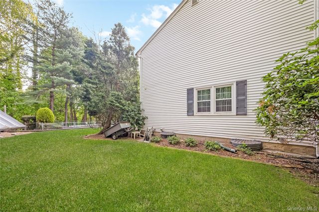 6 Green Knoll Court, Northport, NY 11768