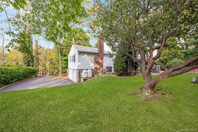 6 Green Knoll Court, Northport, NY 11768