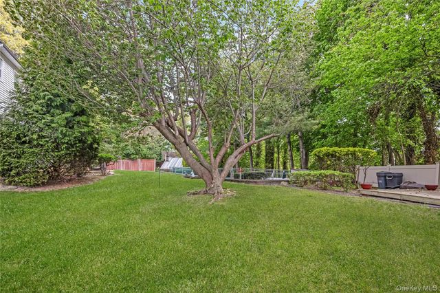 6 Green Knoll Court, Northport, NY 11768