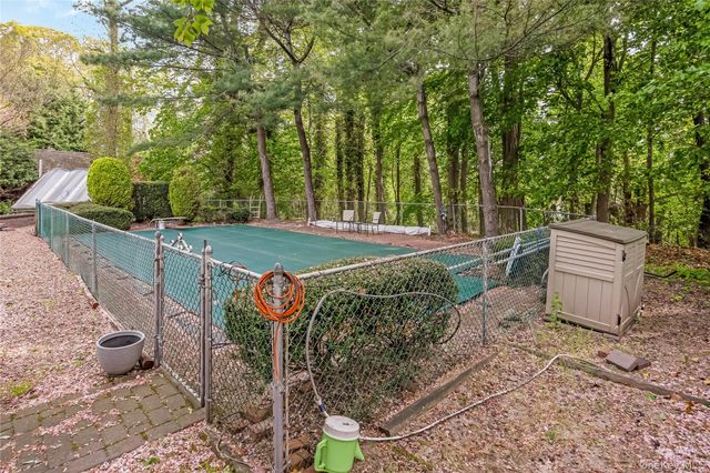 6 Green Knoll Court, Northport, NY 11768