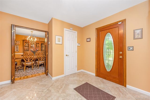 6 Green Knoll Court, Northport, NY 11768