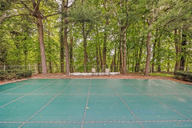 6 Green Knoll Court, Northport, NY 11768