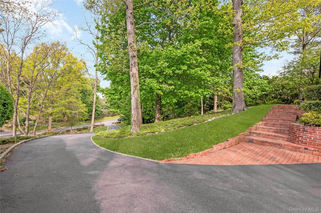6 Green Knoll Court, Northport, NY 11768