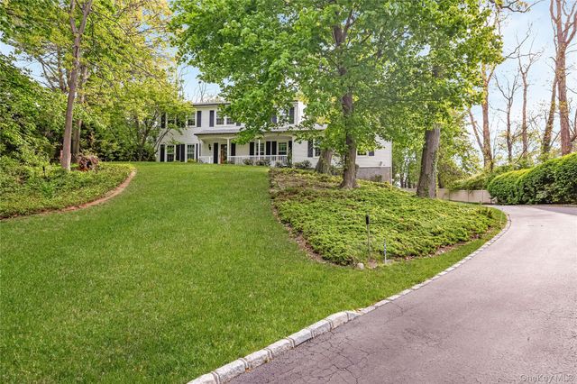 6 Green Knoll Court, Northport, NY 11768
