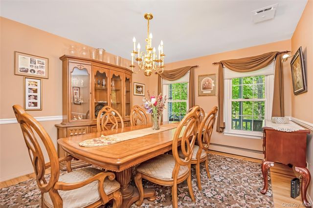 6 Green Knoll Court, Northport, NY 11768