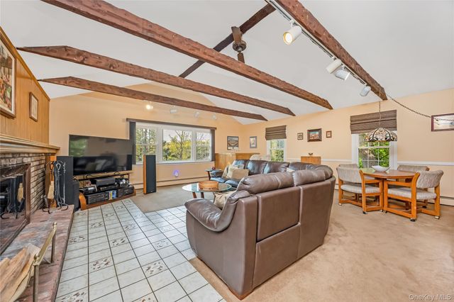 6 Green Knoll Court, Northport, NY 11768