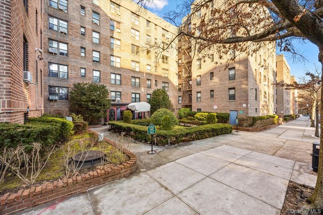 83-15 98th Street 6G, Woodhaven, NY 11421