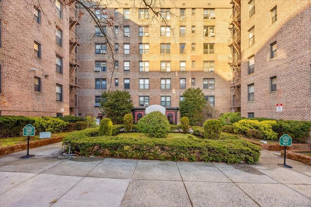 83-15 98th Street 6G, Woodhaven, NY 11421