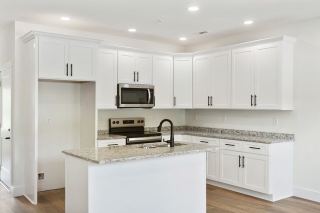 338 Legends Cir, Baxter, TN 38544