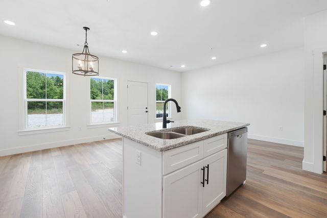 338 Legends Cir, Baxter, TN 38544