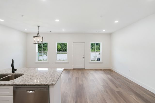 338 Legends Cir, Baxter, TN 38544