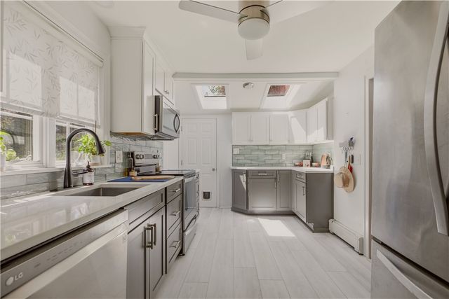 54 Canton Avenue, Portsmouth, RI 02871