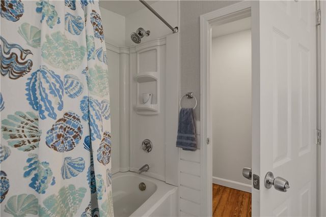 54 Canton Avenue, Portsmouth, RI 02871
