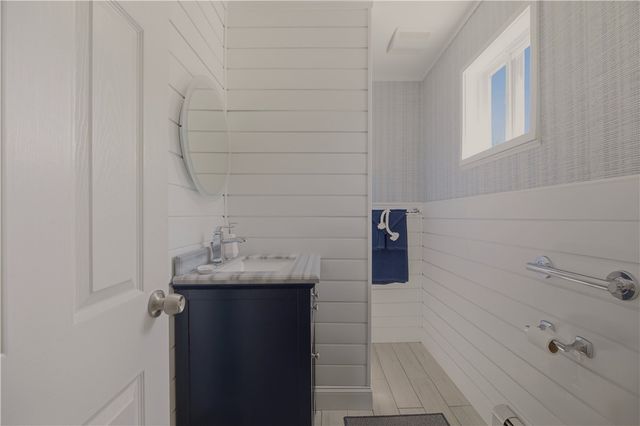 54 Canton Avenue, Portsmouth, RI 02871