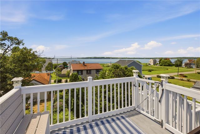 54 Canton Avenue, Portsmouth, RI 02871