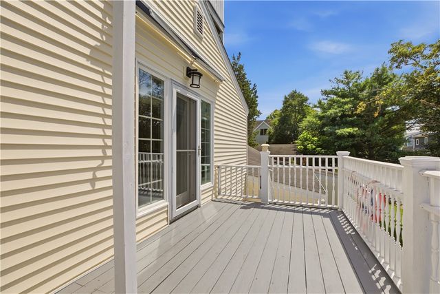 54 Canton Avenue, Portsmouth, RI 02871