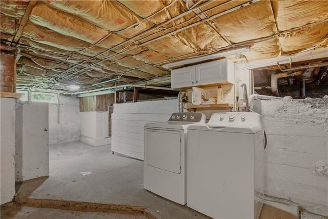 54 Canton Avenue, Portsmouth, RI 02871