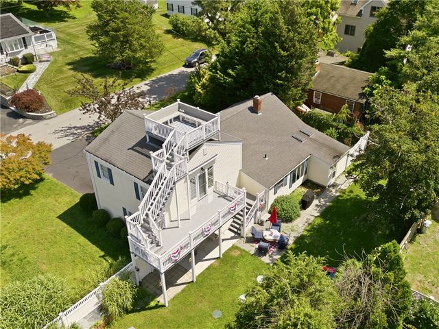 54 Canton Avenue, Portsmouth, RI 02871