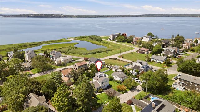 54 Canton Avenue, Portsmouth, RI 02871