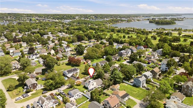 54 Canton Avenue, Portsmouth, RI 02871