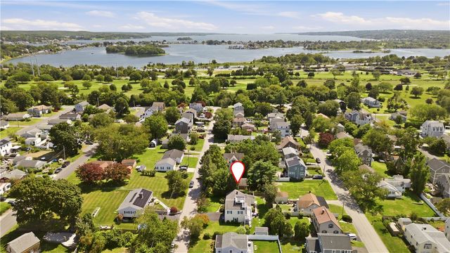 54 Canton Avenue, Portsmouth, RI 02871