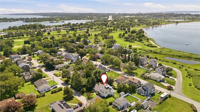 54 Canton Avenue, Portsmouth, RI 02871