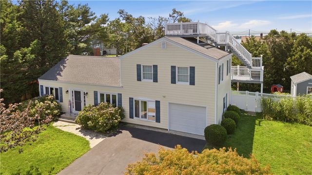 54 Canton Avenue, Portsmouth, RI 02871