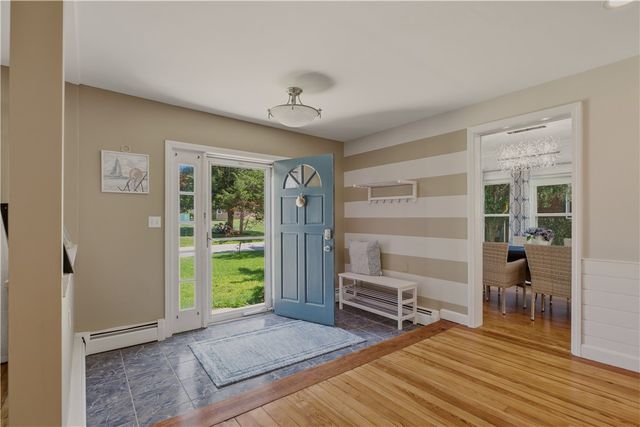 54 Canton Avenue, Portsmouth, RI 02871