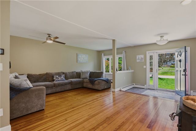 54 Canton Avenue, Portsmouth, RI 02871