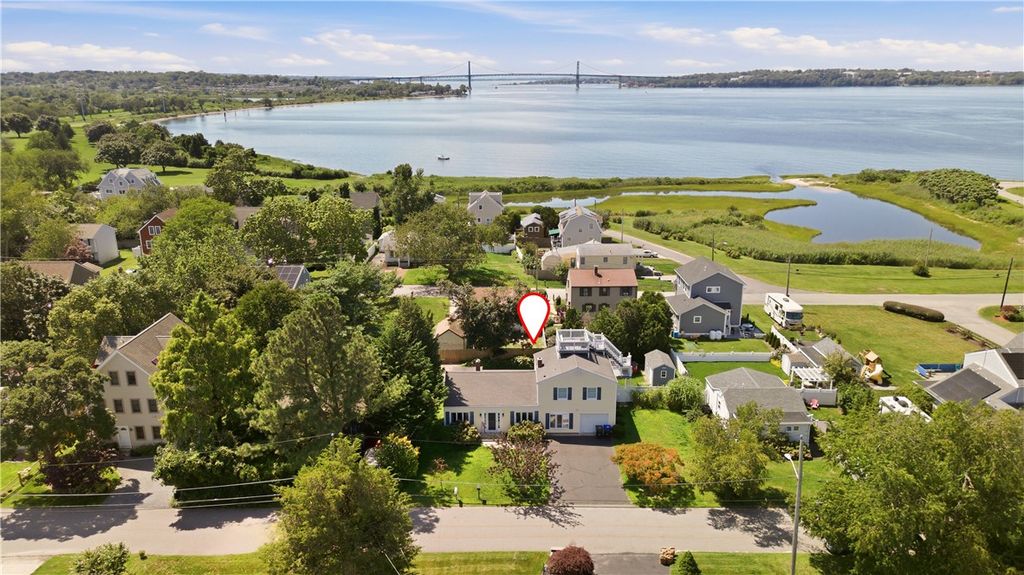 54 Canton Avenue, Portsmouth, RI 02871