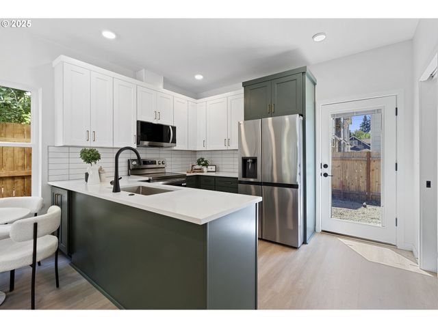 6916 N SWIFT St, Portland, OR 97203