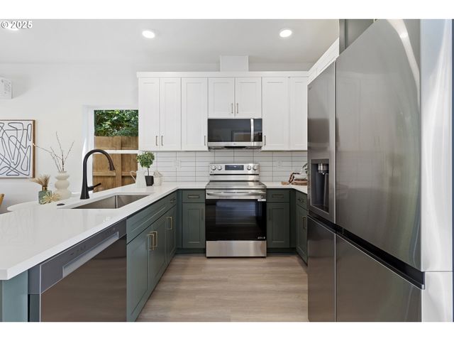 6916 N SWIFT St, Portland, OR 97203