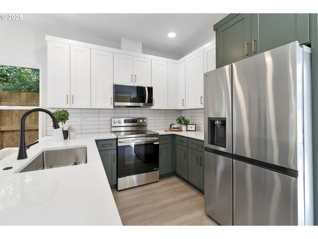 6916 N SWIFT St, Portland, OR 97203