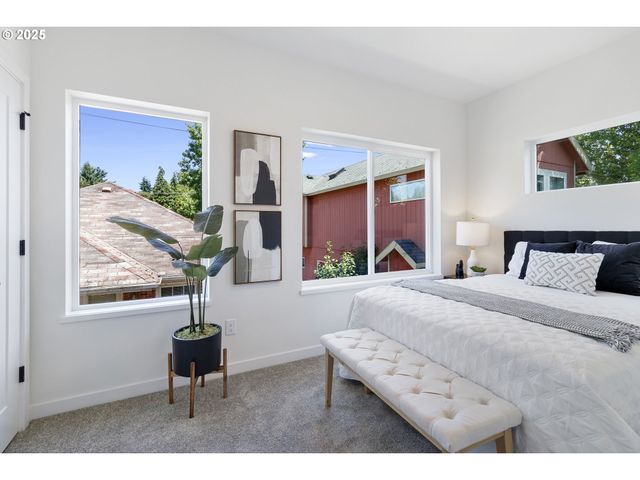 6916 N SWIFT St, Portland, OR 97203