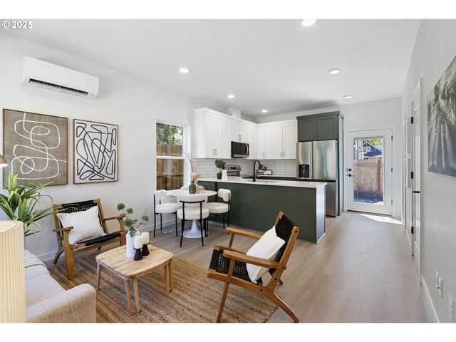 6916 N SWIFT St, Portland, OR 97203