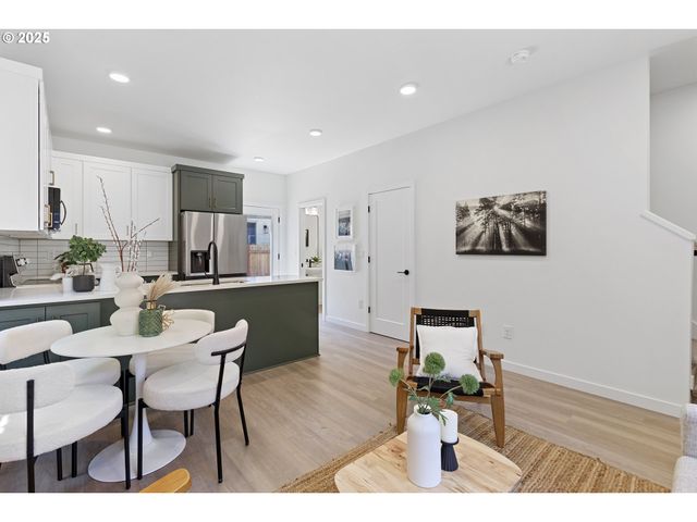 6916 N SWIFT St, Portland, OR 97203