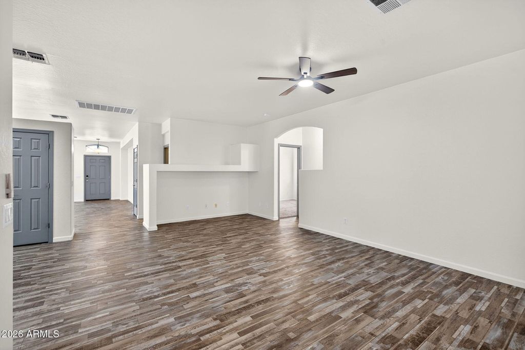 Image 10 of property listing at 266 W SEVEN SEAS Drive, Casa Grande, AZ 85122