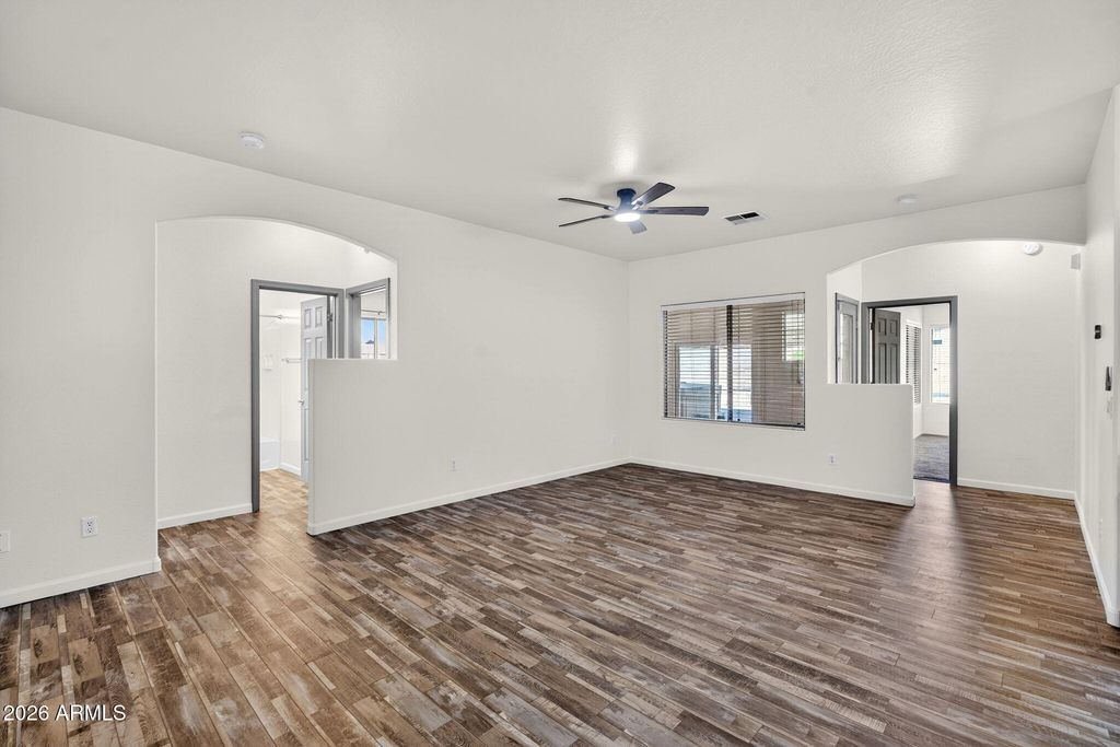 Image 11 of property listing at 266 W SEVEN SEAS Drive, Casa Grande, AZ 85122
