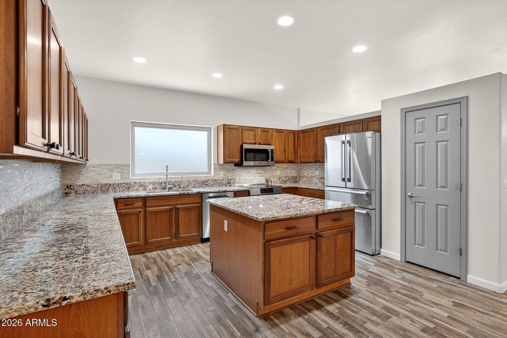Image 15 of property listing at 266 W SEVEN SEAS Drive, Casa Grande, AZ 85122