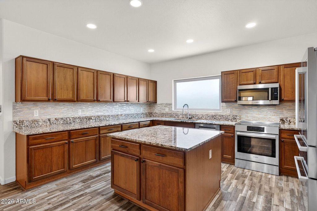 Image 16 of property listing at 266 W SEVEN SEAS Drive, Casa Grande, AZ 85122