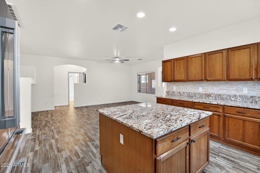 Image 17 of property listing at 266 W SEVEN SEAS Drive, Casa Grande, AZ 85122