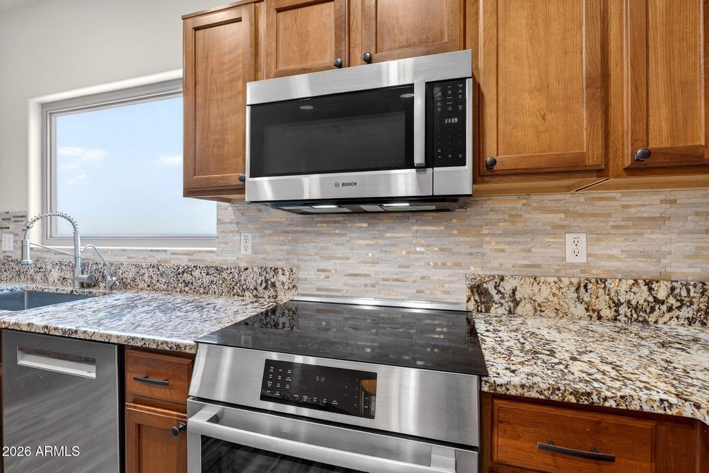 Image 19 of property listing at 266 W SEVEN SEAS Drive, Casa Grande, AZ 85122