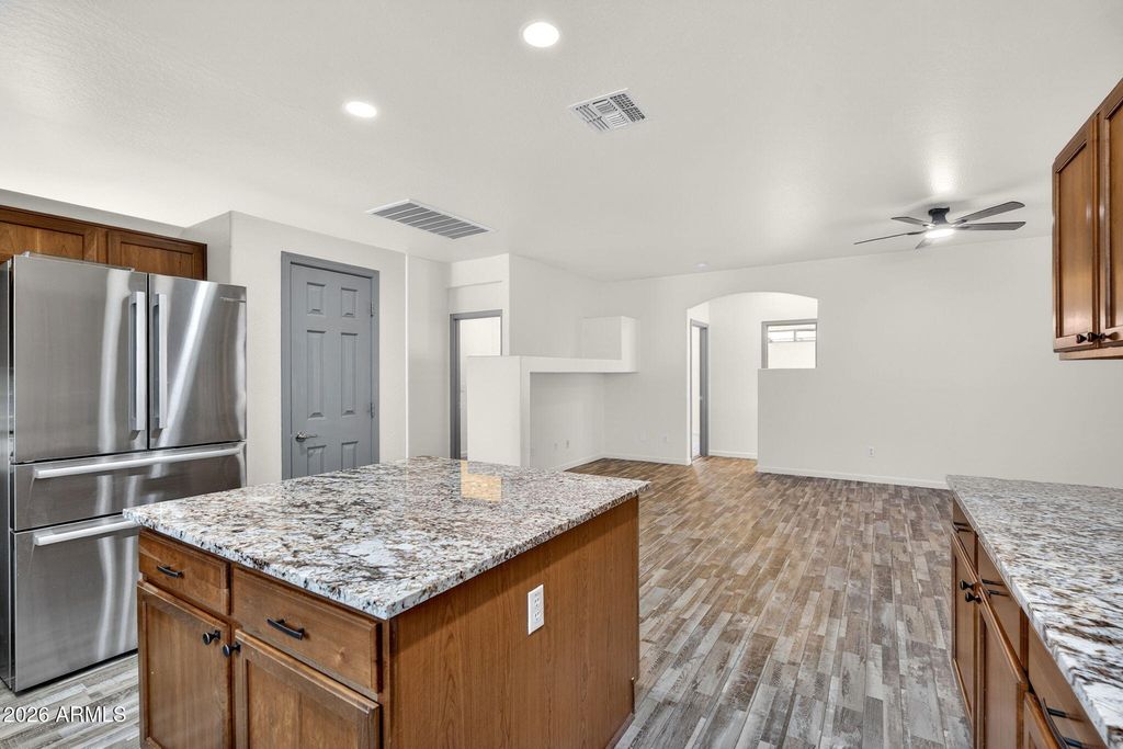 Image 20 of property listing at 266 W SEVEN SEAS Drive, Casa Grande, AZ 85122