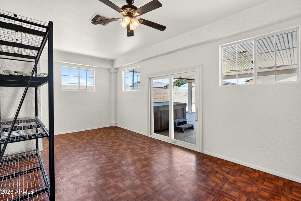 Image 22 of property listing at 266 W SEVEN SEAS Drive, Casa Grande, AZ 85122