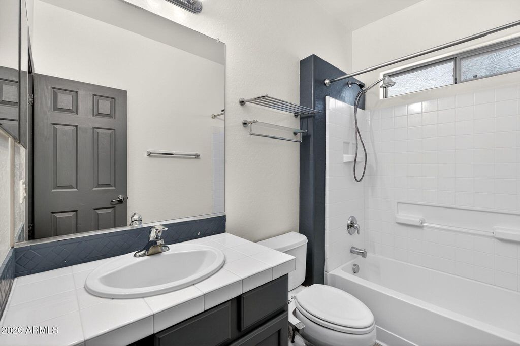 Image 33 of property listing at 266 W SEVEN SEAS Drive, Casa Grande, AZ 85122