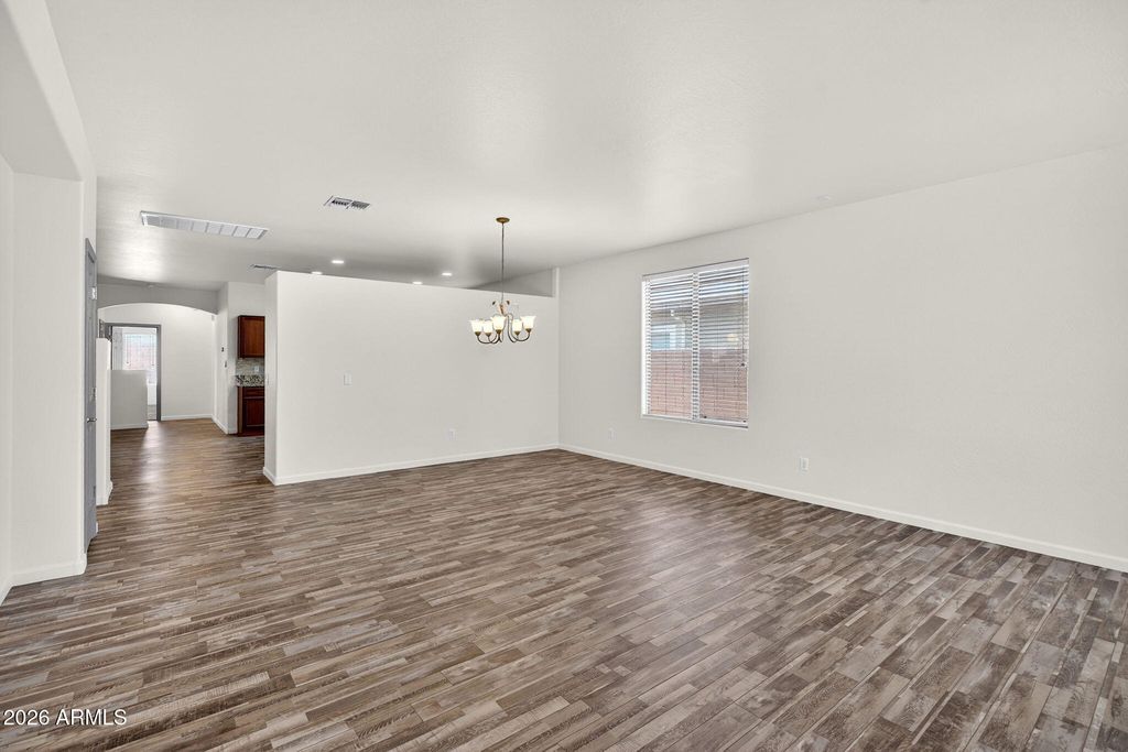 Image 6 of property listing at 266 W SEVEN SEAS Drive, Casa Grande, AZ 85122