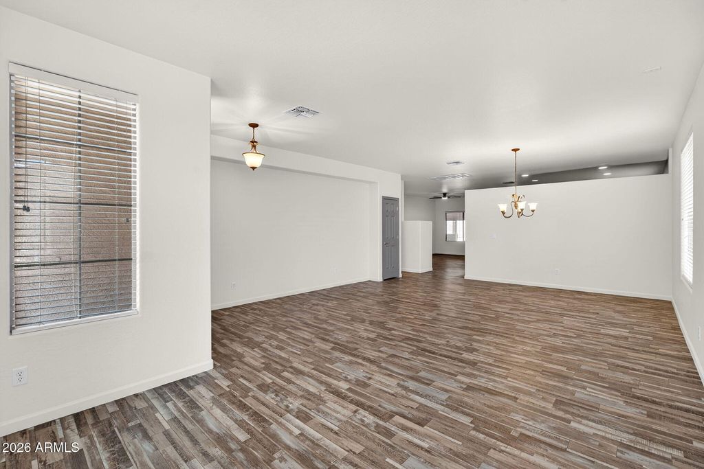 Image 7 of property listing at 266 W SEVEN SEAS Drive, Casa Grande, AZ 85122