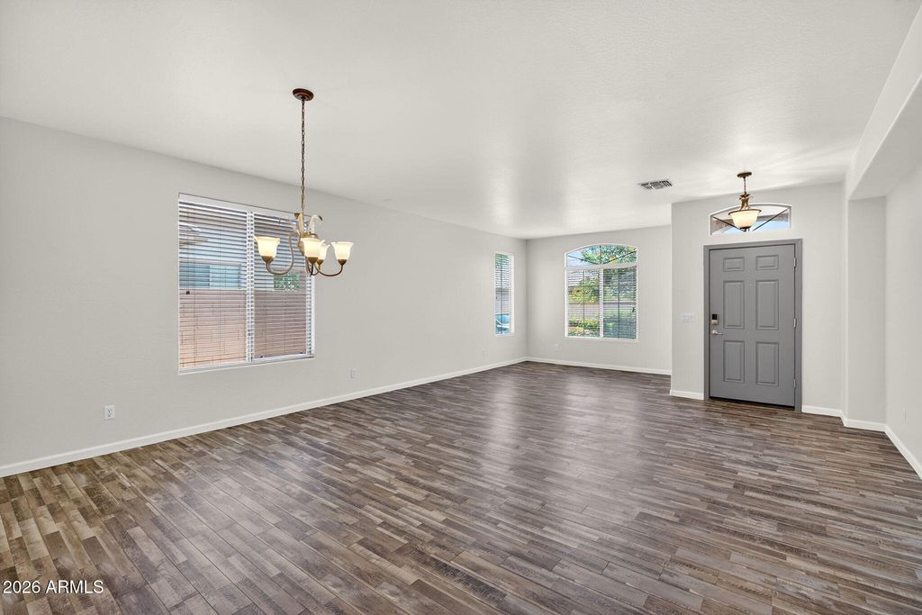 Image 8 of property listing at 266 W SEVEN SEAS Drive, Casa Grande, AZ 85122