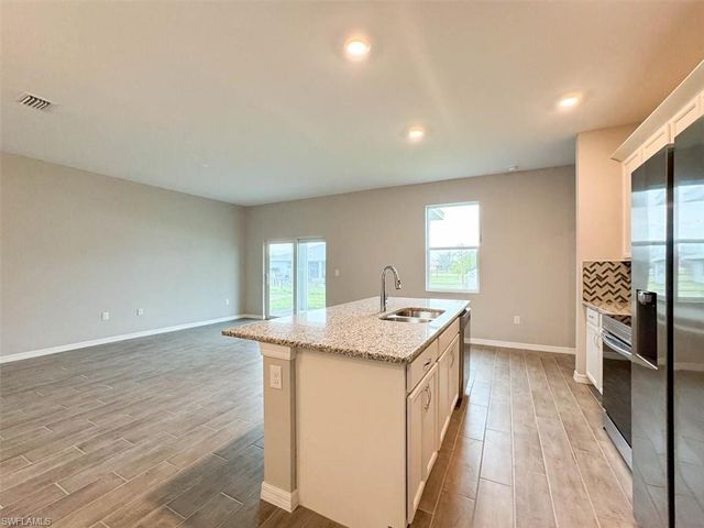 512 NW 25th AVE, Cape Coral, FL 33993